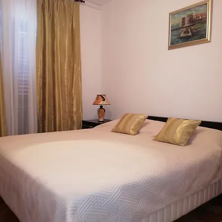 拉迪奇旅馆 3*